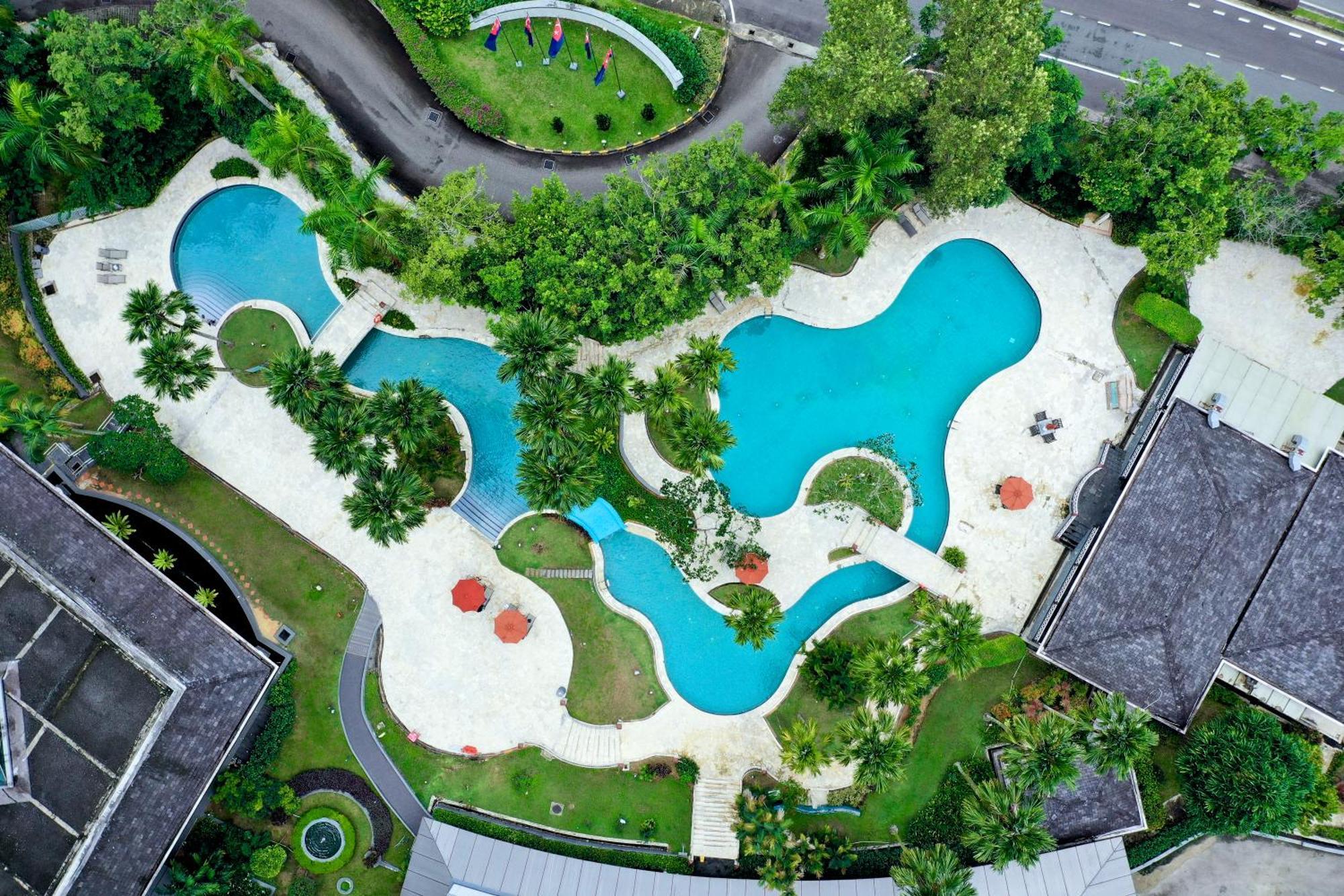 Thistle ג'והור בהרו מראה חיצוני תמונה Aerial view of the pool
