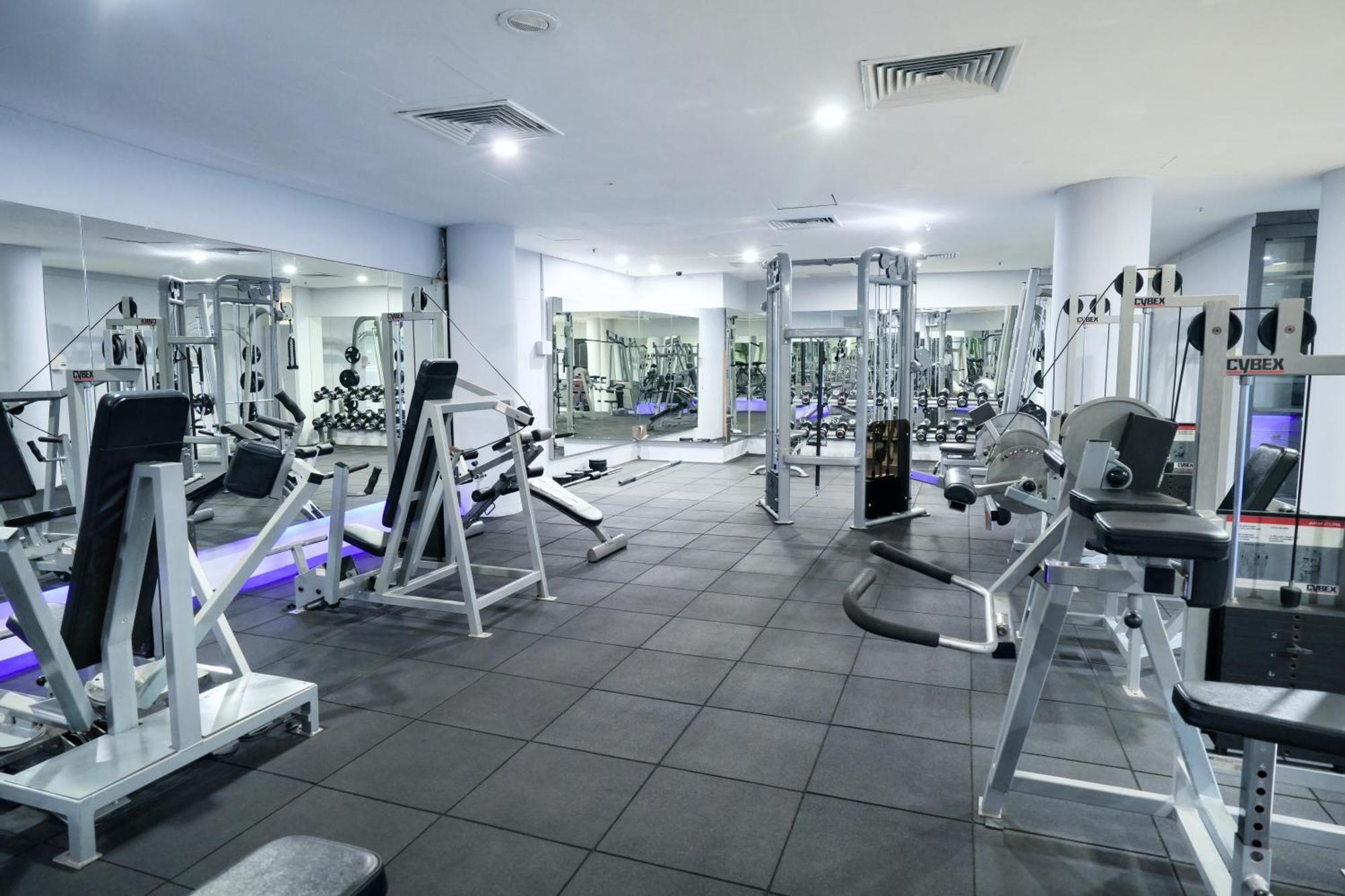 Thistle ג'והור בהרו מראה חיצוני תמונה The gym at the hotel