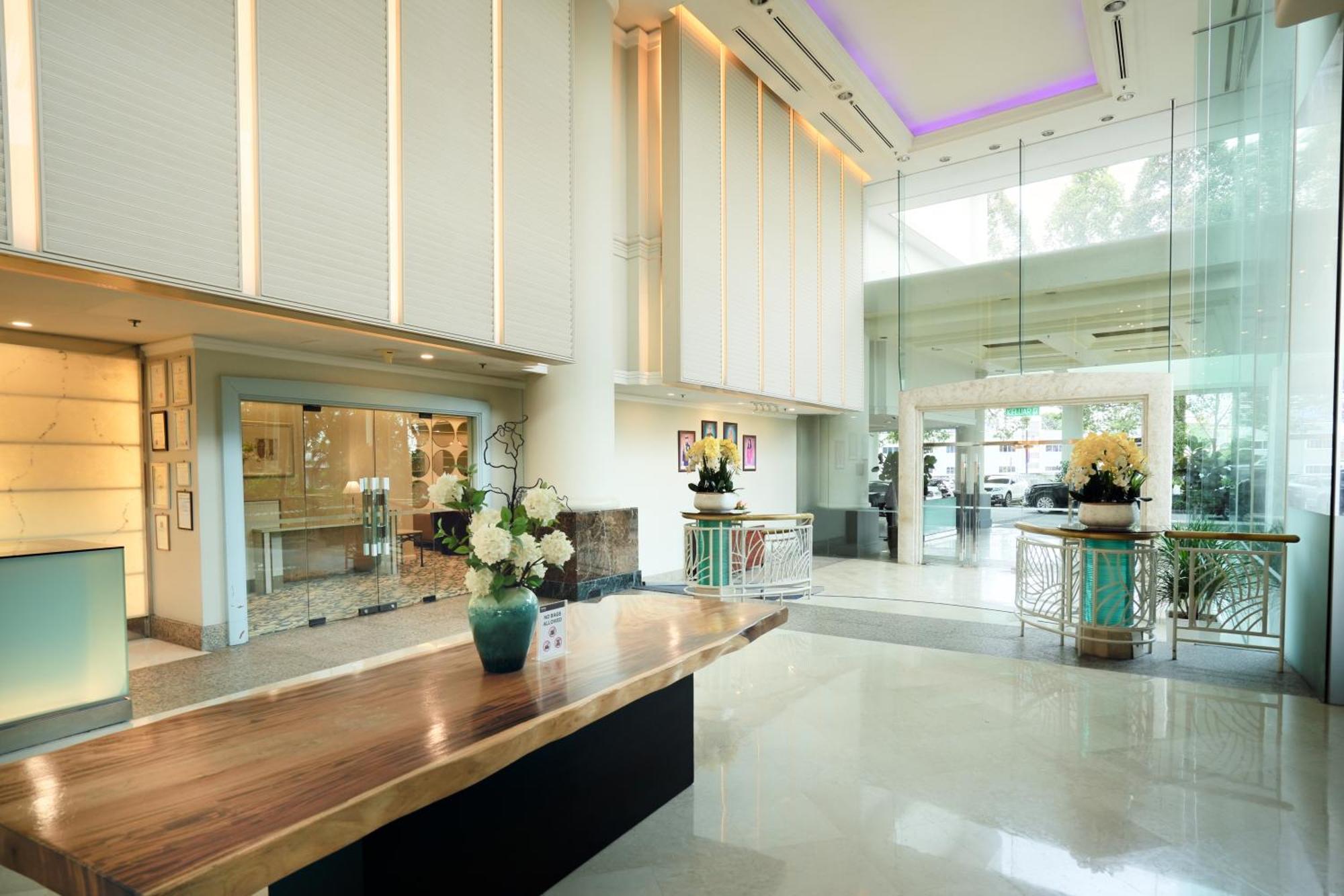 Thistle ג'והור בהרו מראה חיצוני תמונה The lobby of the hotel