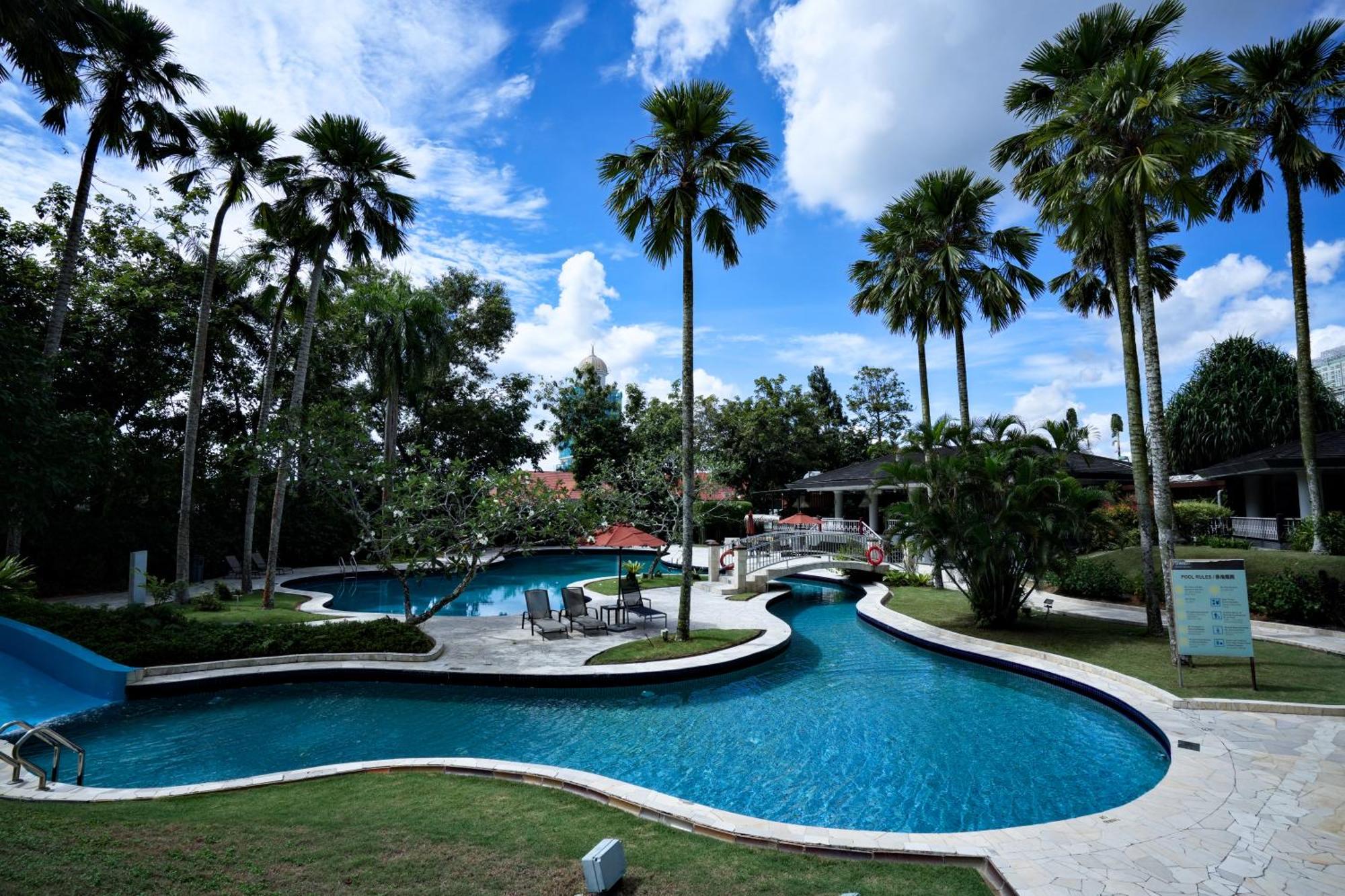 Thistle ג'והור בהרו מראה חיצוני תמונה The pool at the Royal Thai Police Club