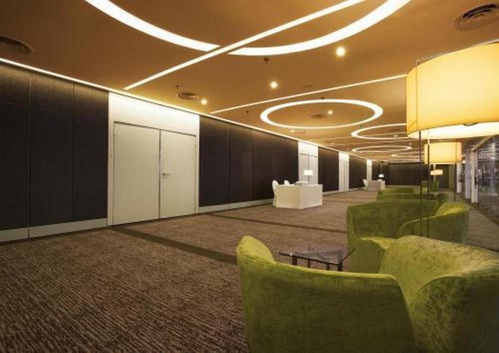 Thistle ג'והור בהרו מראה חיצוני תמונה The interior of the hotel